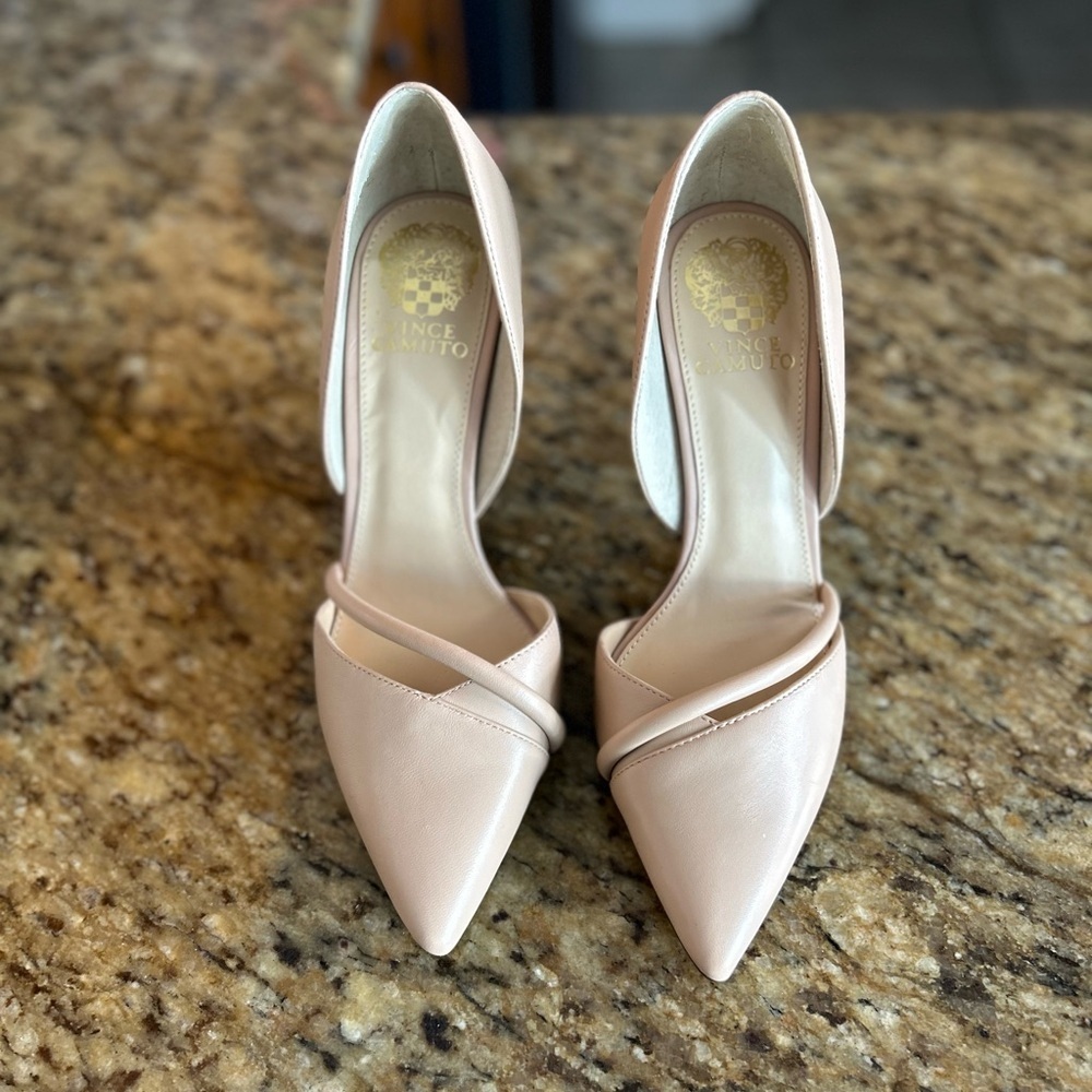 Vince Camuto | Pointed Toe Leather Heels | Size 8.5